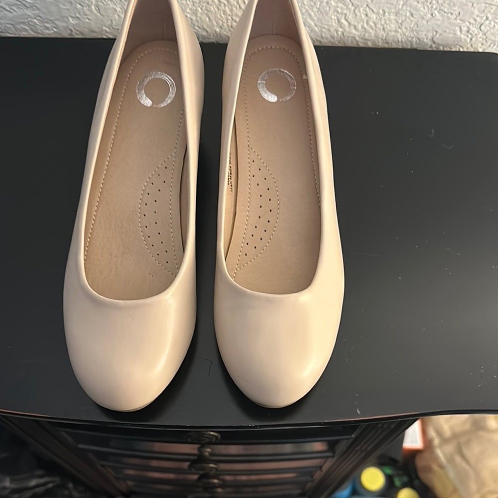 Elegant Cream colored Women's heels